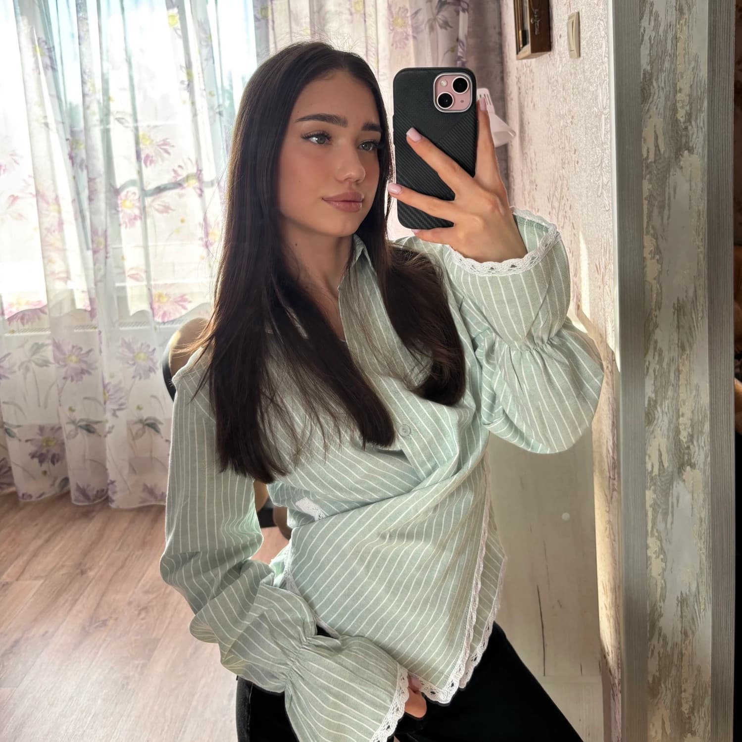 Кира Незнамова - обложка профиля